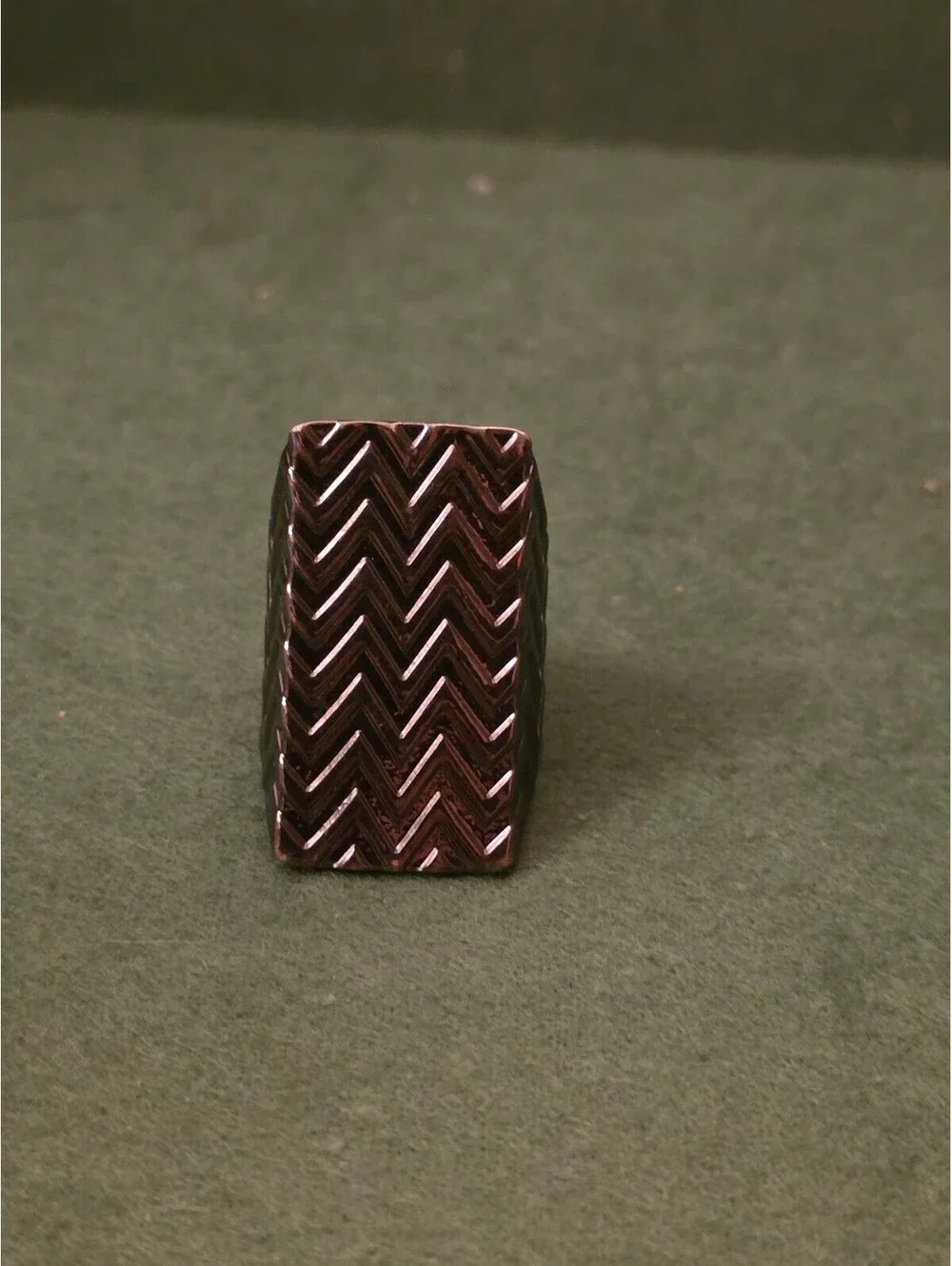 House of Harlow Gunmetal Textured Chevron Zigzag Shield Statement Ring Sz 8